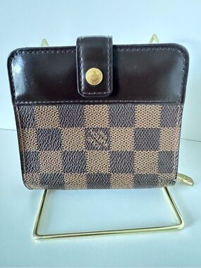 LOUIS VUITTON Authentic Damier
Ebene Compact Bifold Wallet